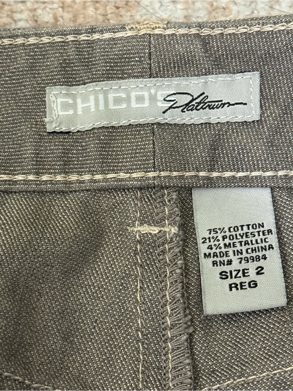 Chico’s Platinum Metallic Shimmer Gray Ultimate Fit Slim Leg Jeans 2 Reg US 12 - Picture 4 of 4